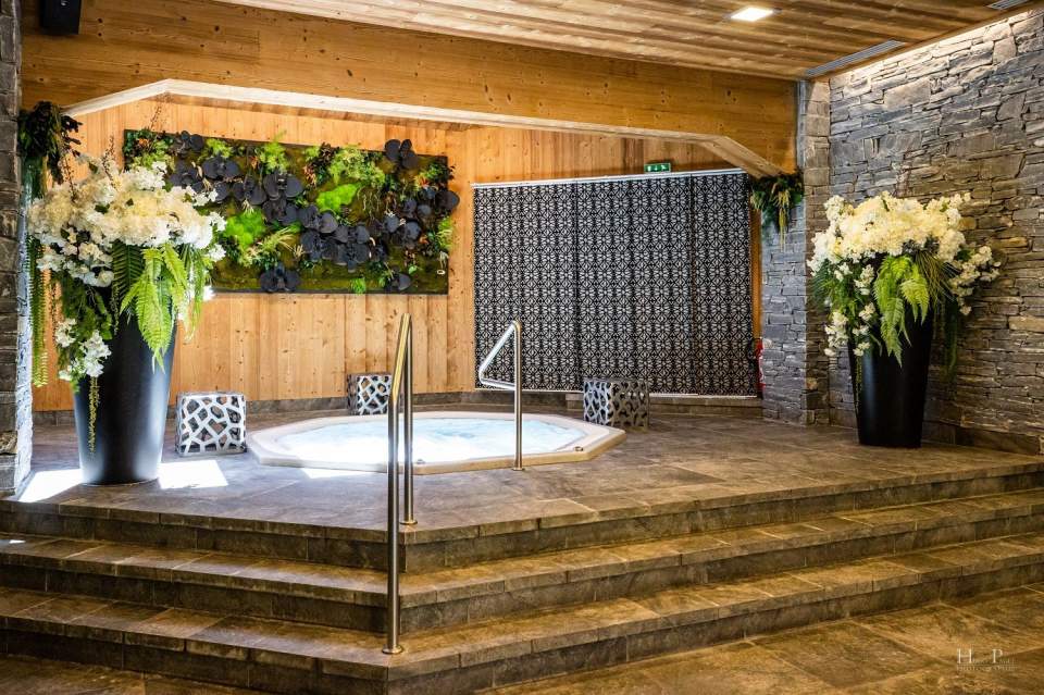 Hôtel Spa Megève · Spa By Kos Paris &amp; Skinceuticals · Le Fer à Cheval